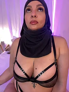 Snapshot of Aligoldbottom chatting on 03-16-25, 05:50 Aligoldbottom online show from 03-16-25, 05:50