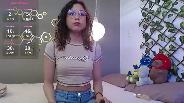 Snapshot of Nikoll_kitten chatting on 10-18-25, 08:09 Nikoll kitten online show from 10-18-25, 08:09