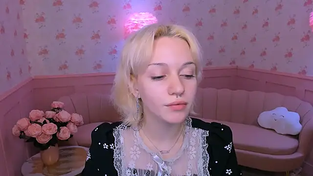 Snapshot of VelvetVixen155 chatting on 12-05-24, 06:32 VelvetVixen155 online show from 12-05-24, 06:32