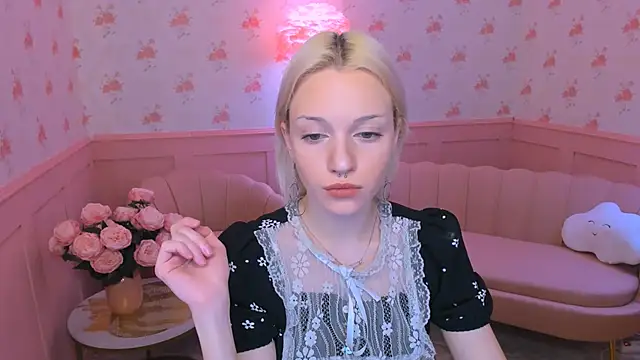 Snapshot of VelvetVixen155 chatting on 12-07-24, 03:04 VelvetVixen155 online show from 12-07-24, 03:04