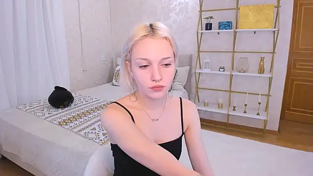 Snapshot of VelvetVixen155 chatting on 12-08-24, 03:10 VelvetVixen155 online show from 12-08-24, 03:10