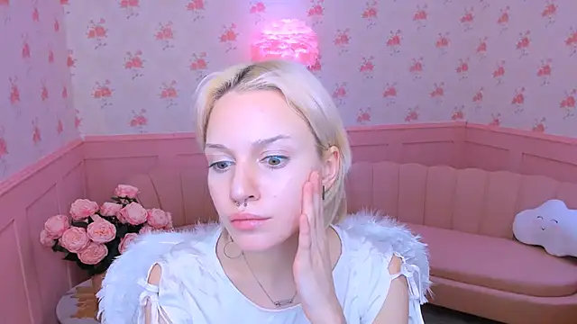 Snapshot of VelvetVixen155 chatting on 12-10-24, 09:23 VelvetVixen155 online show from 12-10-24, 09:23