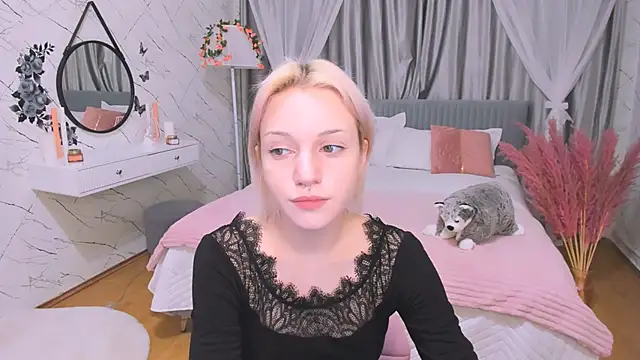 Snapshot of VelvetVixen155 chatting on 12-12-24, 03:10 VelvetVixen155 online show from 12-12-24, 03:10