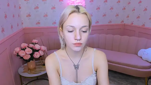 Snapshot of VelvetVixen155 chatting on 12-13-24, 03:16 VelvetVixen155 online show from 12-13-24, 03:16