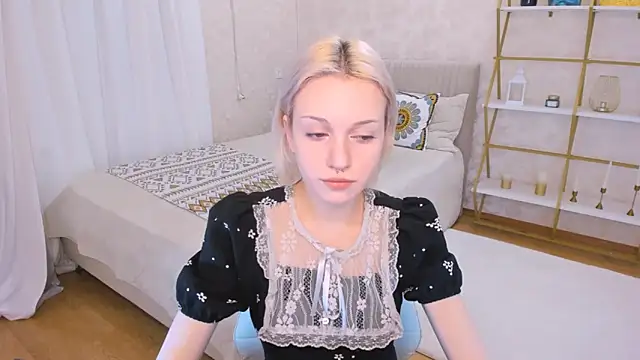 Snapshot of VelvetVixen155 chatting on 12-14-24, 03:18 VelvetVixen155 online show from 12-14-24, 03:18