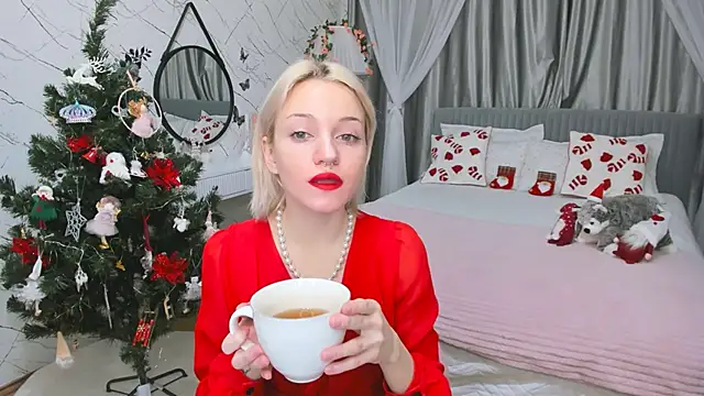 Snapshot of VelvetVixen155 chatting on 12-17-24, 03:17 VelvetVixen155 online show from 12-17-24, 03:17