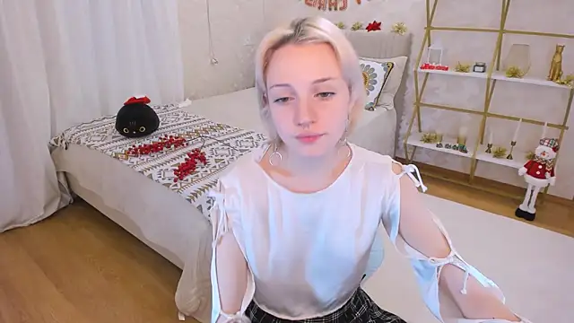 Snapshot of VelvetVixen155 chatting on 12-23-24, 04:22 VelvetVixen155 online show from 12-23-24, 04:22