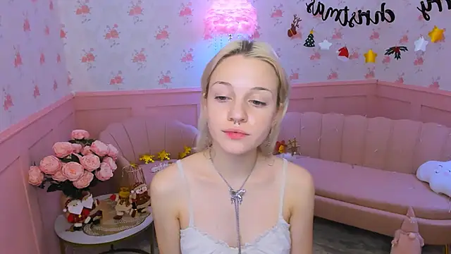 Snapshot of VelvetVixen155 chatting on 12-24-24, 10:44 VelvetVixen155 online show from 12-24-24, 10:44