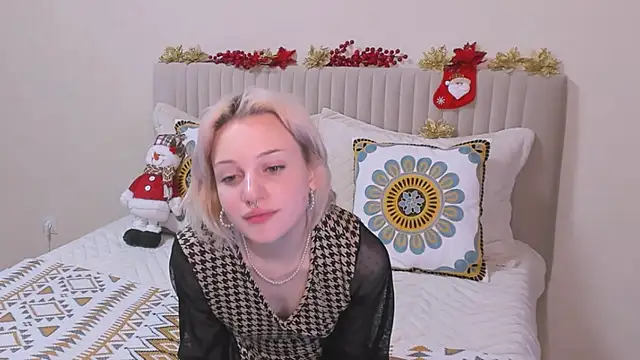 Snapshot of VelvetVixen155 chatting on 12-27-24, 08:35 VelvetVixen155 online show from 12-27-24, 08:35