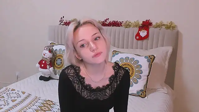 Snapshot of VelvetVixen155 chatting on 12-28-24, 04:19 VelvetVixen155 online show from 12-28-24, 04:19