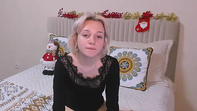 Snapshot of VelvetVixen155 chatting on 12-28-24, 10:25 VelvetVixen155 online show from 12-28-24, 10:25