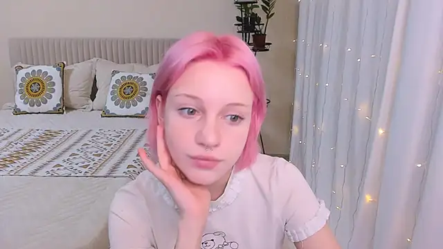 Snapshot of VelvetVixen155 chatting on 01-08-25, 03:08 VelvetVixen155 online show from 01-08-25, 03:08