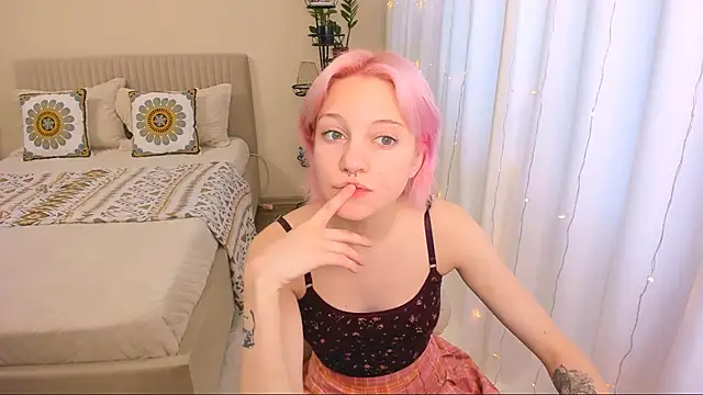 Snapshot of VelvetVixen155 chatting on 01-13-25, 06:16 VelvetVixen155 online show from 01-13-25, 06:16