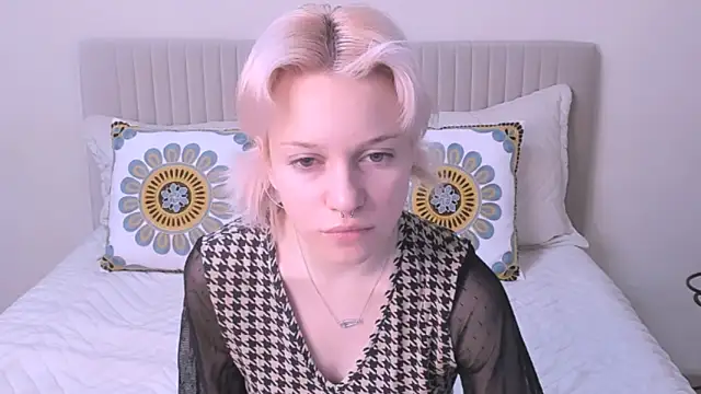 Snapshot of VelvetVixen155 chatting on 01-28-25, 03:15 VelvetVixen155 online show from 01-28-25, 03:15