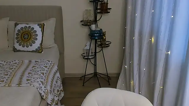 Snapshot of VelvetVixen155 chatting on 01-31-25, 06:24 VelvetVixen155 online show from 01-31-25, 06:24