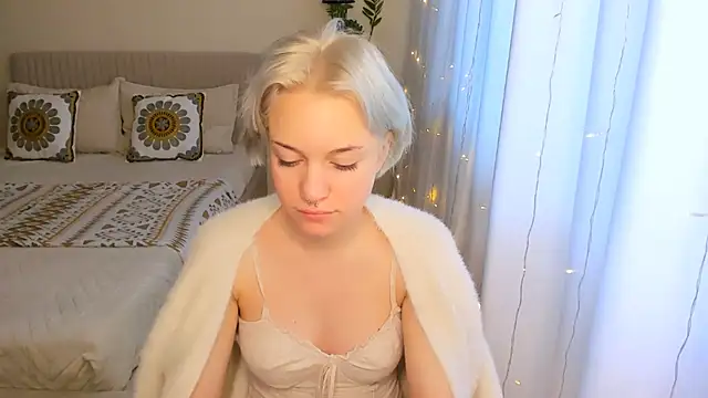 Snapshot of VelvetVixen155 chatting on 02-07-25, 07:07 VelvetVixen155 online show from 02-07-25, 07:07