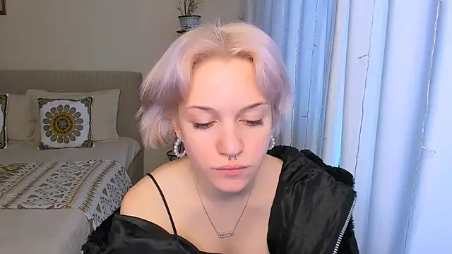 Snapshot of VelvetVixen155 chatting on 02-18-25, 04:26 VelvetVixen155 online show from 02-18-25, 04:26