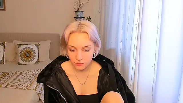 Snapshot of VelvetVixen155 chatting on 02-18-25, 07:43 VelvetVixen155 online show from 02-18-25, 07:43