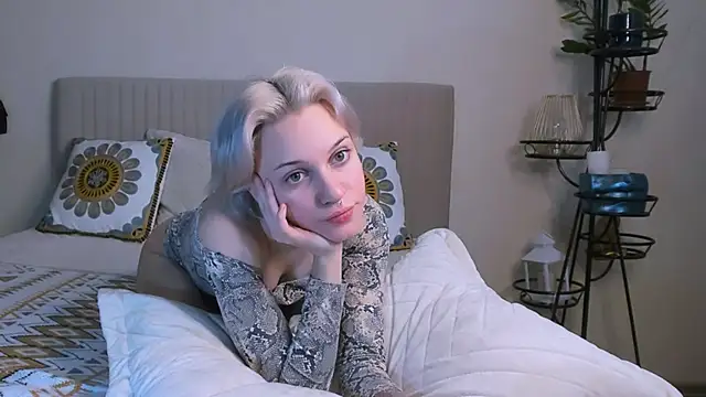 Snapshot of VelvetVixen155 chatting on 02-21-25, 04:40 VelvetVixen155 online show from 02-21-25, 04:40