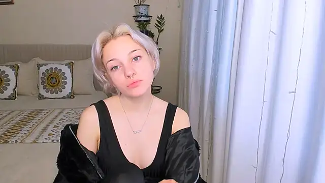 Snapshot of VelvetVixen155 chatting on 02-23-25, 04:07 VelvetVixen155 online show from 02-23-25, 04:07