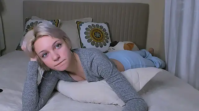 Snapshot of VelvetVixen155 chatting on 03-05-25, 02:36 VelvetVixen155 online show from 03-05-25, 02:36