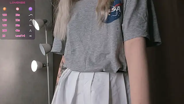 Snapshot of EngelFugler chatting on 12-19-24, 07:40 EngelFugler online show from 12-19-24, 07:40