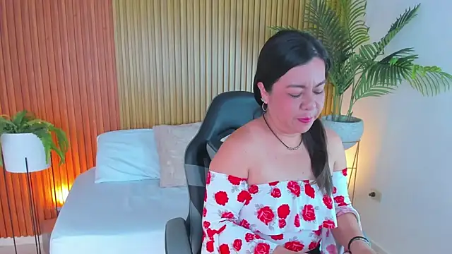 Snapshot of nahia_13 chatting on 11-19-25, 12:05 nahia 13 online show from 11-19-25, 12:05