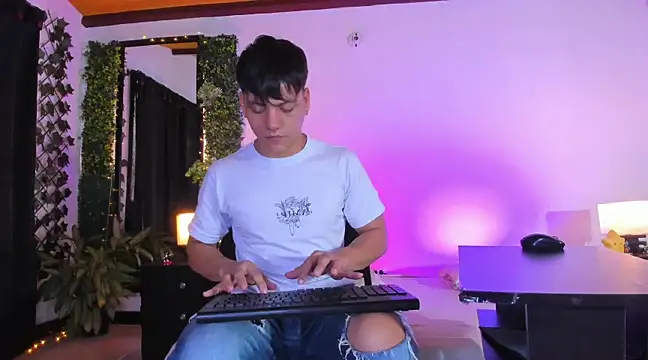 Valentino  X online show from 03-03-25, 02:37