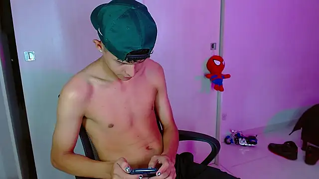 LiamGadiell online show from 03-03-25, 04:14