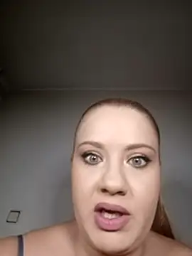 Snapshot of angelcurvy chatting on 11-07-25, 06:08 angelcurvy online show from 11-07-25, 06:08