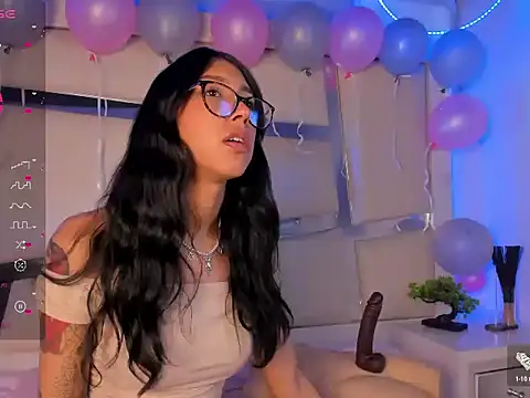 Snapshot of Mis__lola chatting on 11-12-25, 08:52 Mis lola online show from 11-12-25, 08:52