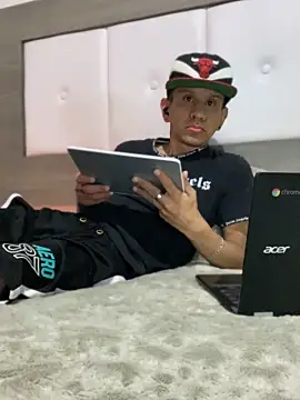 Snapshot of oiram27 chatting on 02-21-25, 03:12 oiram27 online show from 02-21-25, 03:12