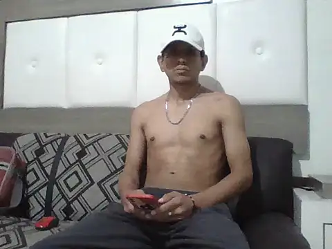 Snapshot of oiram27 chatting on 10-25-25, 08:36 oiram27 online show from 10-25-25, 08:36