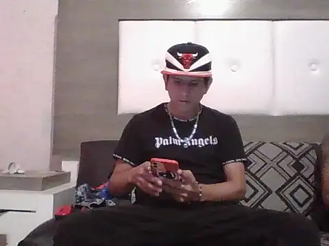 Snapshot of oiram27 chatting on 11-03-25, 09:38 oiram27 online show from 11-03-25, 09:38