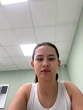 milaleoneli online show from 03-07-25, 12:34