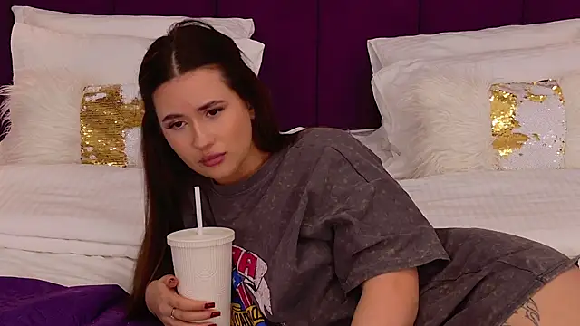 milaleoneli online show from 03-17-25, 06:32