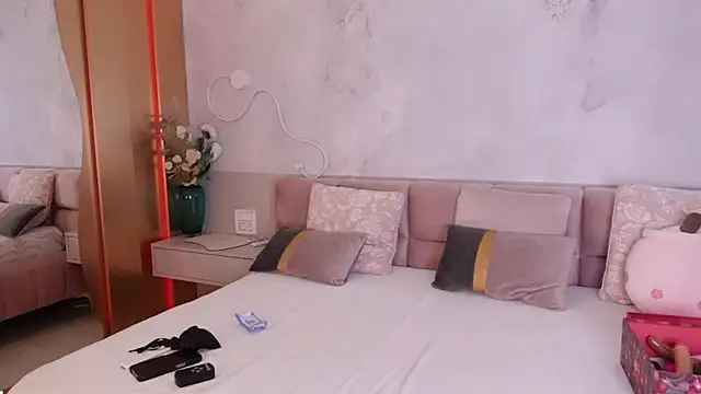 Snapshot of JullyBlair chatting on 03-13-25, 05:00 JullyBlair online show from 03-13-25, 05:00