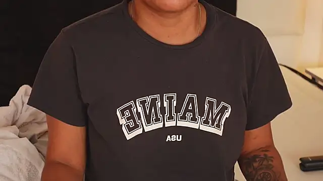 Snapshot of IzzyyBeelmonth chatting on 12-22-24, 07:31 IzzyyBeelmonth online show from 12-22-24, 07:31