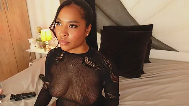 Snapshot of IzzyyBeelmonth chatting on 12-23-24, 04:44 IzzyyBeelmonth online show from 12-23-24, 04:44