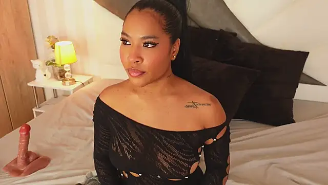 Snapshot of IzzyyBeelmonth chatting on 12-29-24, 01:45 IzzyyBeelmonth online show from 12-29-24, 01:45