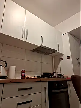 Snapshot of AveryWillow chatting on 02-19-25, 08:10 AveryWillow online show from 02-19-25, 08:10