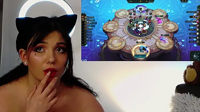 Snapshot of AveryWillow chatting on 03-01-25, 12:17 AveryWillow online show from 03-01-25, 12:17