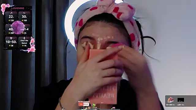 Snapshot of AveryWillow chatting on 03-03-25, 01:31 AveryWillow online show from 03-03-25, 01:31