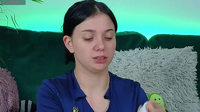 Snapshot of AveryWillow chatting on 10-06-25, 08:01 AveryWillow online show from 10-06-25, 08:01