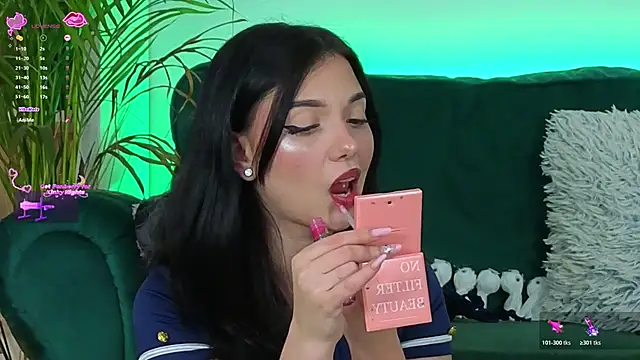 Snapshot of AveryWillow chatting on 11-13-25, 03:55 AveryWillow online show from 11-13-25, 03:55