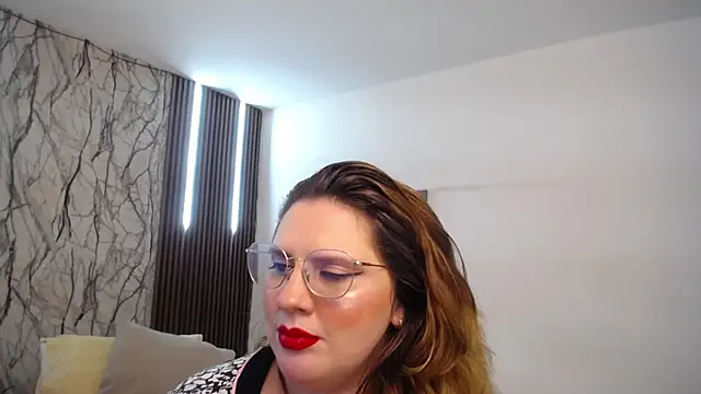 MartinaGuzmann online show from 03-17-25, 07:24