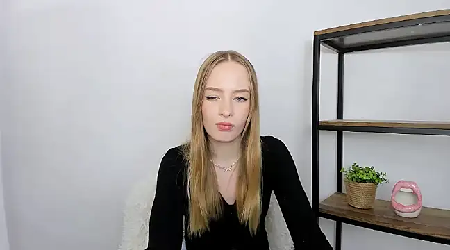 Snapshot of LilaGold chatting on 12-03-24, 06:49 LilaGold online show from 12-03-24, 06:49