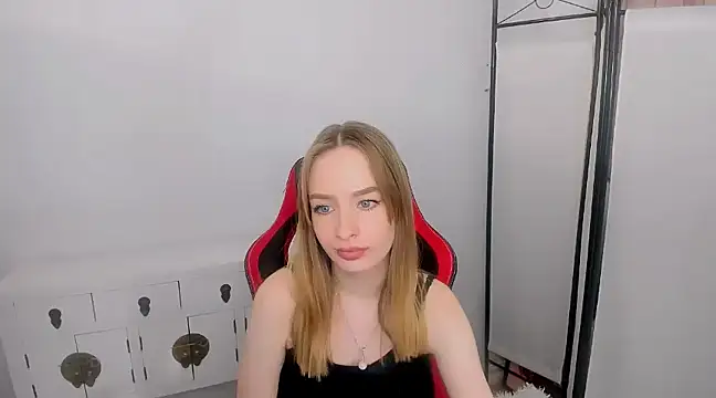 Snapshot of LilaGold chatting on 01-28-25, 07:00 LilaGold online show from 01-28-25, 07:00