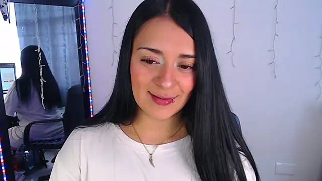Snapshot of Samanta_james19 chatting on 05-08-26, 05:18 Samanta james19 online show from 05-08-26, 05:18