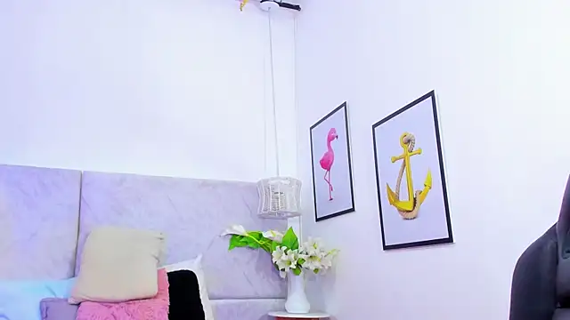 naomiii   online show from 10-24-25, 12:01